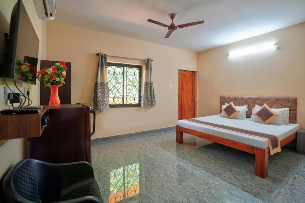 Golden Studio Apartment Goa Калангуте Екстериор снимка