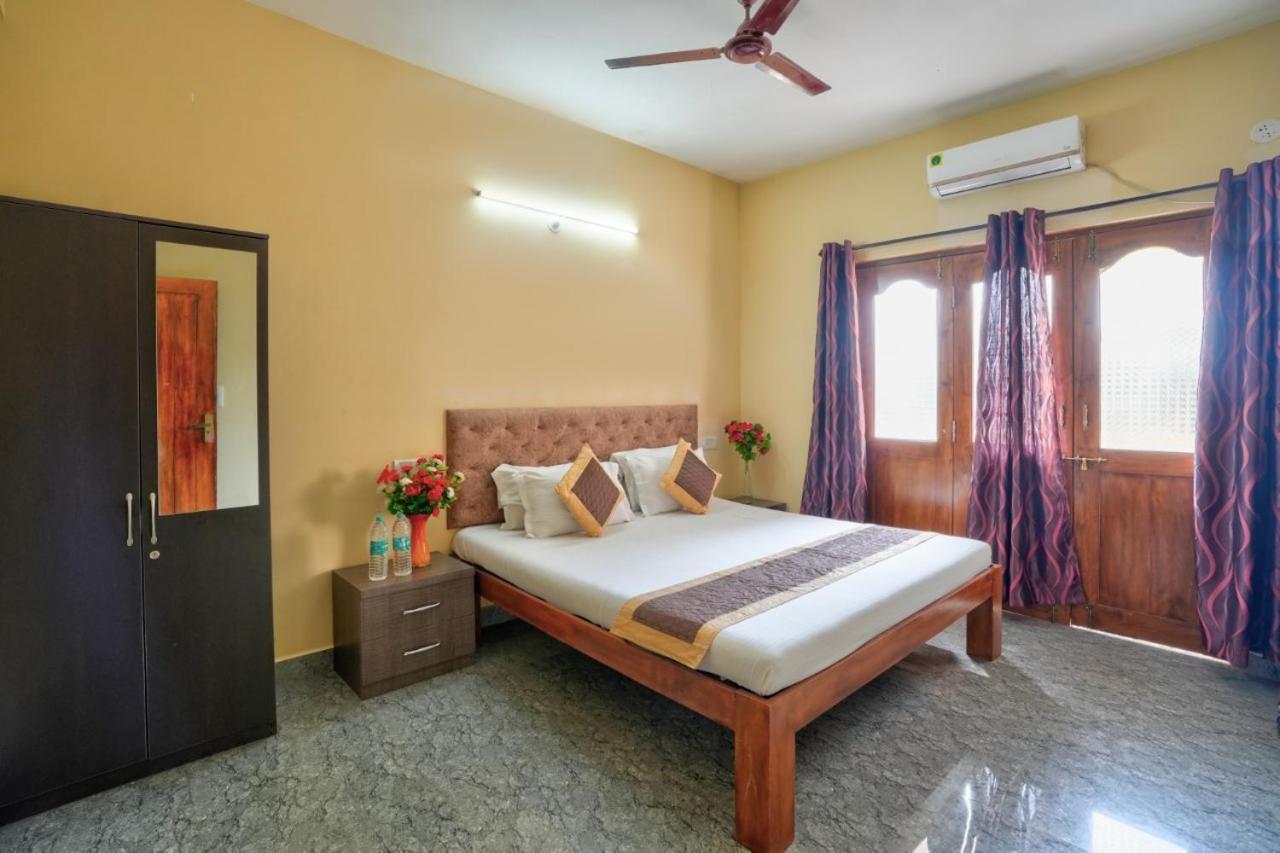 Golden Studio Apartment Goa Калангуте Екстериор снимка